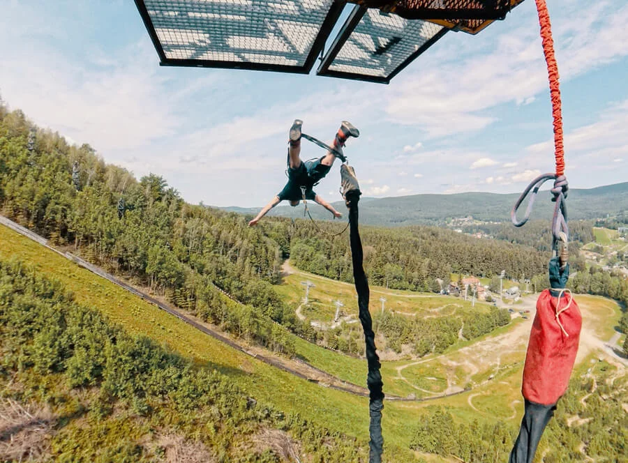 Bungee jumping - televizní věž Harrachov